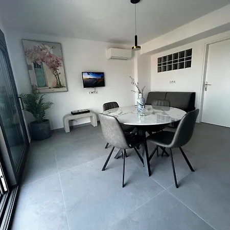 Olympus Pearl شقة سكوتينا